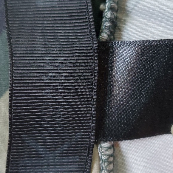 Kardashian camo leggings. - Picture 3 of 4
